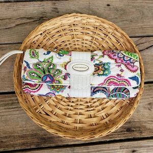 ⚠️⛔SOLD⛔⚠️ Vera Bradley paisley wristlet clutch